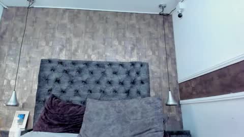 ..a n a i s  c o o p e r .. online show from March 14, 5:52 am