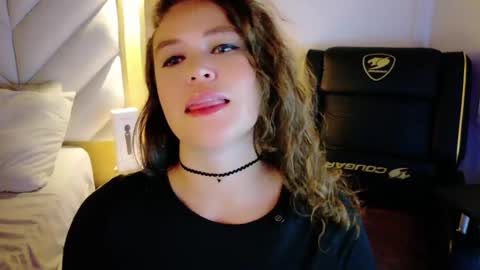 Anaise  online show from May 7, 11:58 am