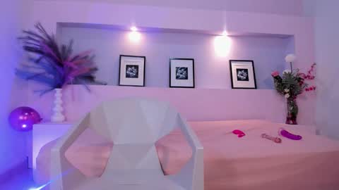 Anais online show from September 23, 8:40 pm