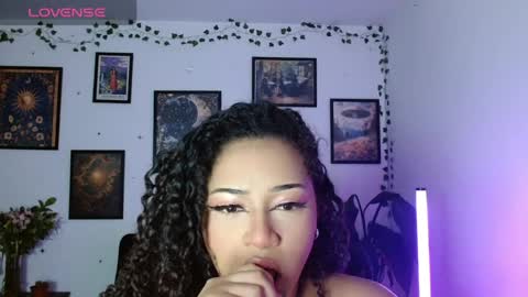      help me to get 100 thumps up  online show from April 5, 11:48 pm