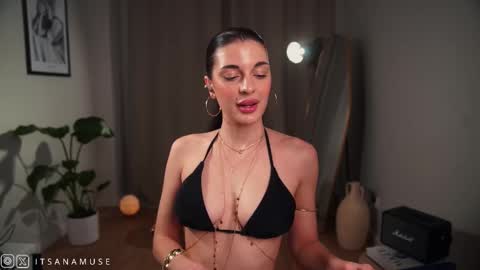 Ana online show from October 10, 9:20 pm