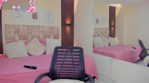 A N A  my connection hours are from 600 pm to 12 pm Colombian time online show from October 23, 1:44 am