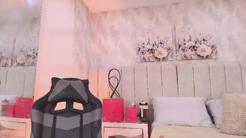 Mia online show from May 13, 4:24 pm