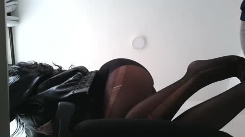   online show from May 25, 12:26 pm