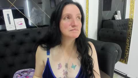 Cloe online show from December 15, 4:40 am