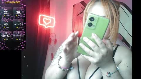 Snapshot of andrea_saenz_ chatting on January 10, 2:46 am online show from January 10, 2:46 am
