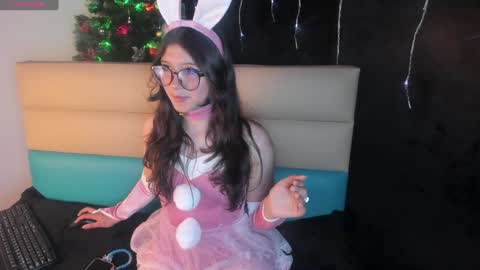 Snapshot of andromeda_blue__ chatting on December 23, 7:30 pm online show from December 23, 7:30 pm