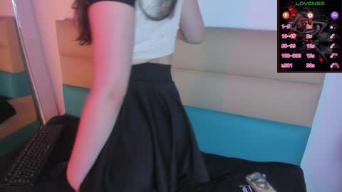Snapshot of andromeda_blue__ chatting on December 16, 7:32 pm online show from December 16, 7:32 pm