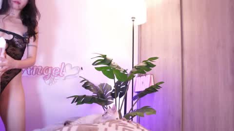 Snapshot of angeeel_ chatting on September 24, 4:00 am Angel online show from September 24, 4:00 am