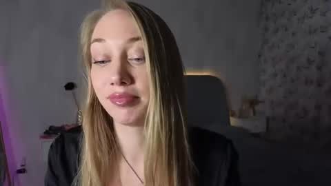 angel  blonde  online show from October 9, 6:01 pm
