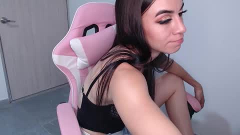 Angel Girl online show from February 7, 8:45 pm