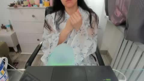 angel_lee__ online show from February 19, 6:00 am