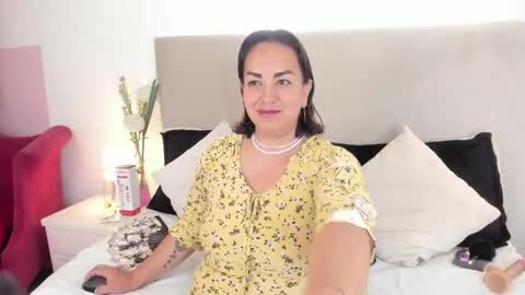 angel_velvet_ online show from May 10, 7:05 pm