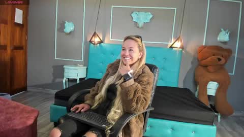 Angel online show from April 8, 3:36 pm