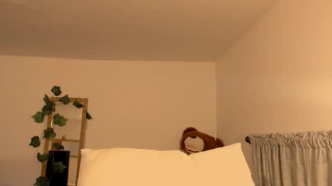 angela online show from December 5, 9:27 pm