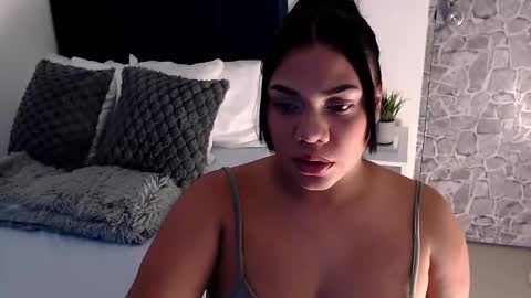 Angela online show from November 3, 6:34 pm