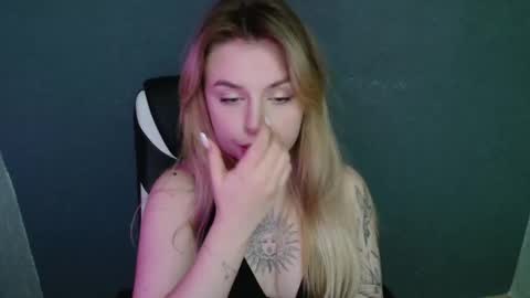 angelicablanch online show from November 18, 10:00 pm