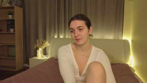 Roxi online show from March 18, 7:30 pm