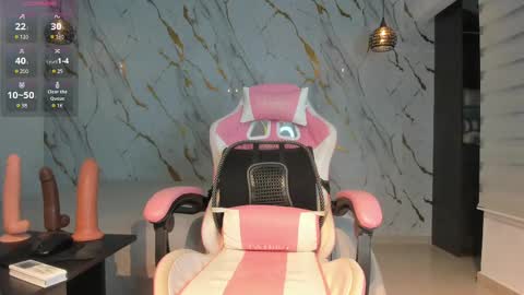 Snapshot of angelina_fit chatting on February 16, 1:49 pm Angelina online show from February 16, 1:49 pm