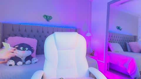 Angelina Honey online show from May 6, 4:05 am
