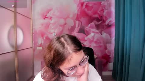 AngelinaLow online show from October 28, 12:55 pm