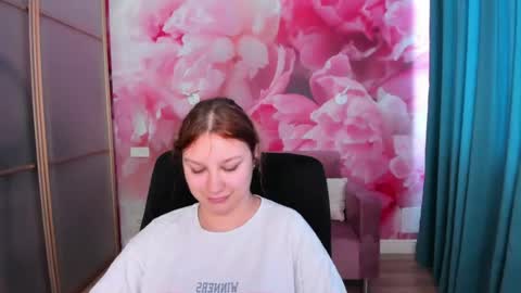 AngelinaLow online show from May 15, 11:24 am