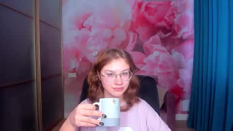 AngelinaLow online show from November 18, 12:28 pm