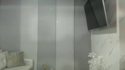 angelinna_12 online show from May 20, 5:04 am