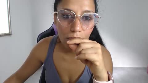 angela online show from May 26, 12:59 pm