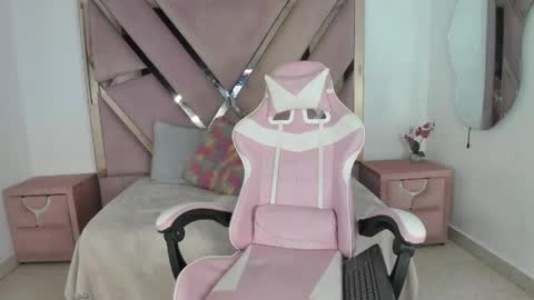 angell_petite01 online show from May 6, 9:30 pm