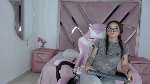 angell_petite01 online show from May 10, 8:11 pm