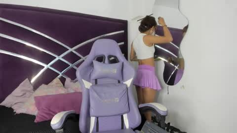angell_petite01 online show from May 19, 8:49 pm