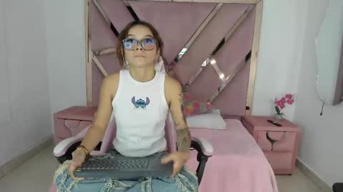 angell_petite01 online show from May 21, 9:13 pm