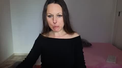 Giulia online show from March 12, 1:47 pm