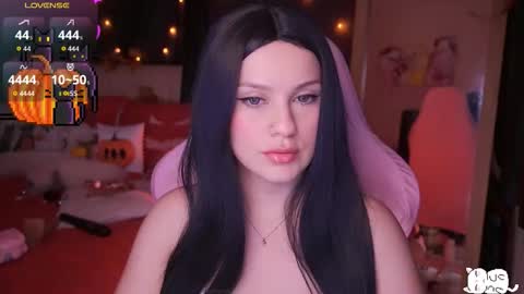 Snapshot of angelytaxx chatting on October 22, 7:02 am Angel online show from October 22, 7:02 am