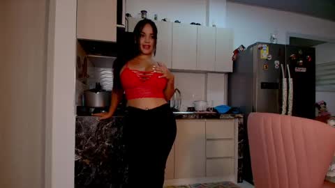 laura  online show from May 4, 1:42 am