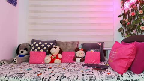 laura  online show from January 17, 10:50 pm