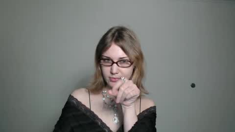 Anisia online show from October 4, 5:50 pm