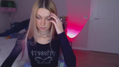 anita_moon_ online show from October 7, 10:47 pm