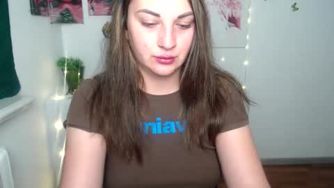 anitaa_a online show from September 15, 5:27 am