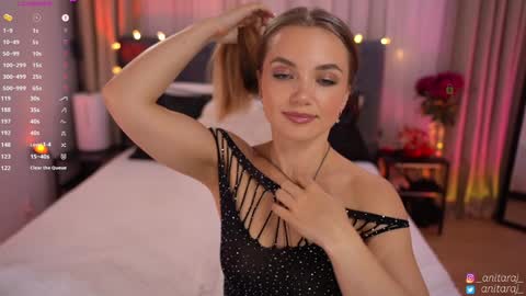 Im Anita thumb up me please its important online show from October 11, 10:12 pm