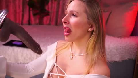 Ann online show from February 13, 3:02 pm