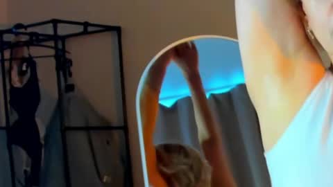 ann_annise online show from May 18, 1:04 am