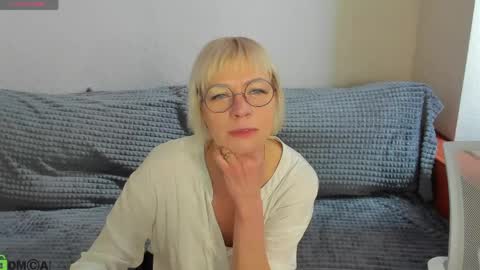 ann_annise online show from May 22, 1:03 am
