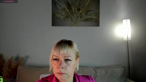 ann_annise online show from May 17, 12:54 am