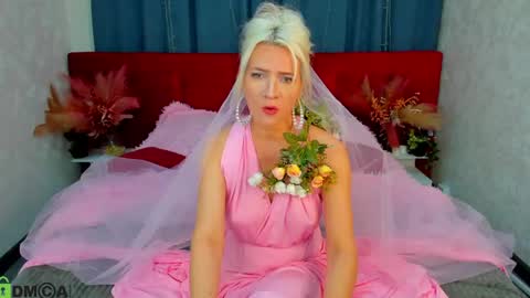 Luna Lady online show from May 25, 9:30 am