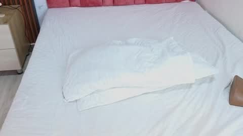 anna_beneet online show from December 19, 3:15 pm