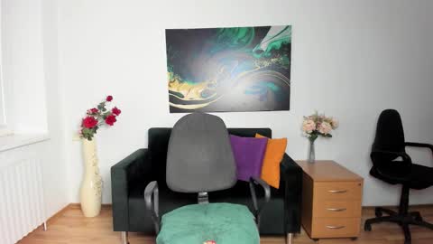 Anna Ditrih online show from December 4, 1:02 pm