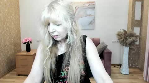 Anna Ditrih online show from May 22, 11:52 am
