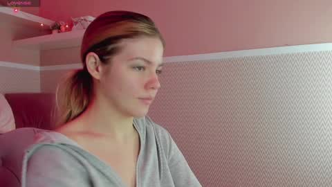 Snapshot of anna_robinson chatting on December 14, 2:00 am Anna online show from December 14, 2:00 am